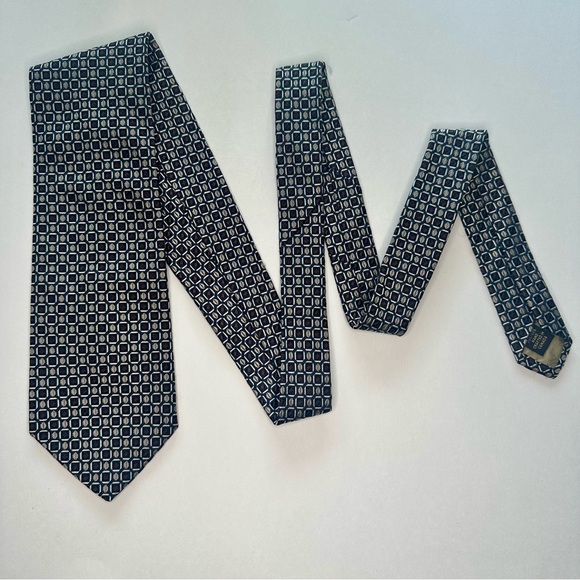 Dion Signature Geometric Heavy Silk Handcrafted Classic Black & White Tie - Picture 2 of 6